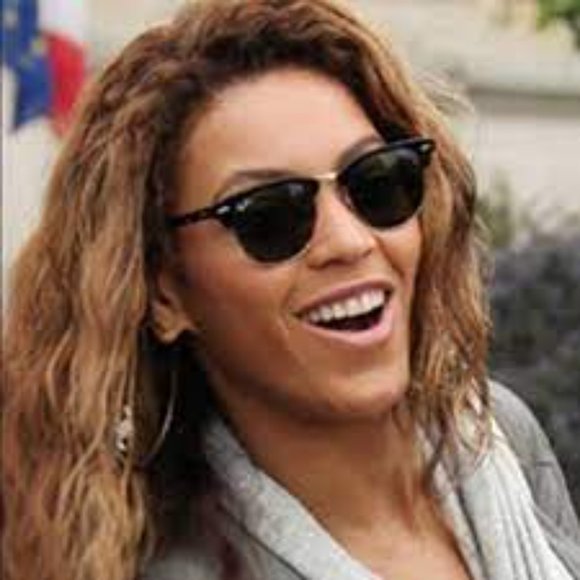 ~Like New~ EUC~Ray Ban Clubmaster Classic Sunglasses - Picture 2 of 9